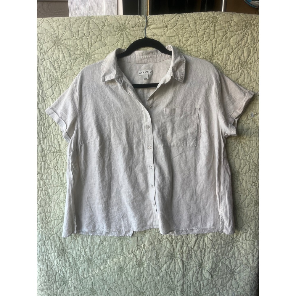 Ava & Viv Women 1X Cream Linen Button Down with Adorable Split Back